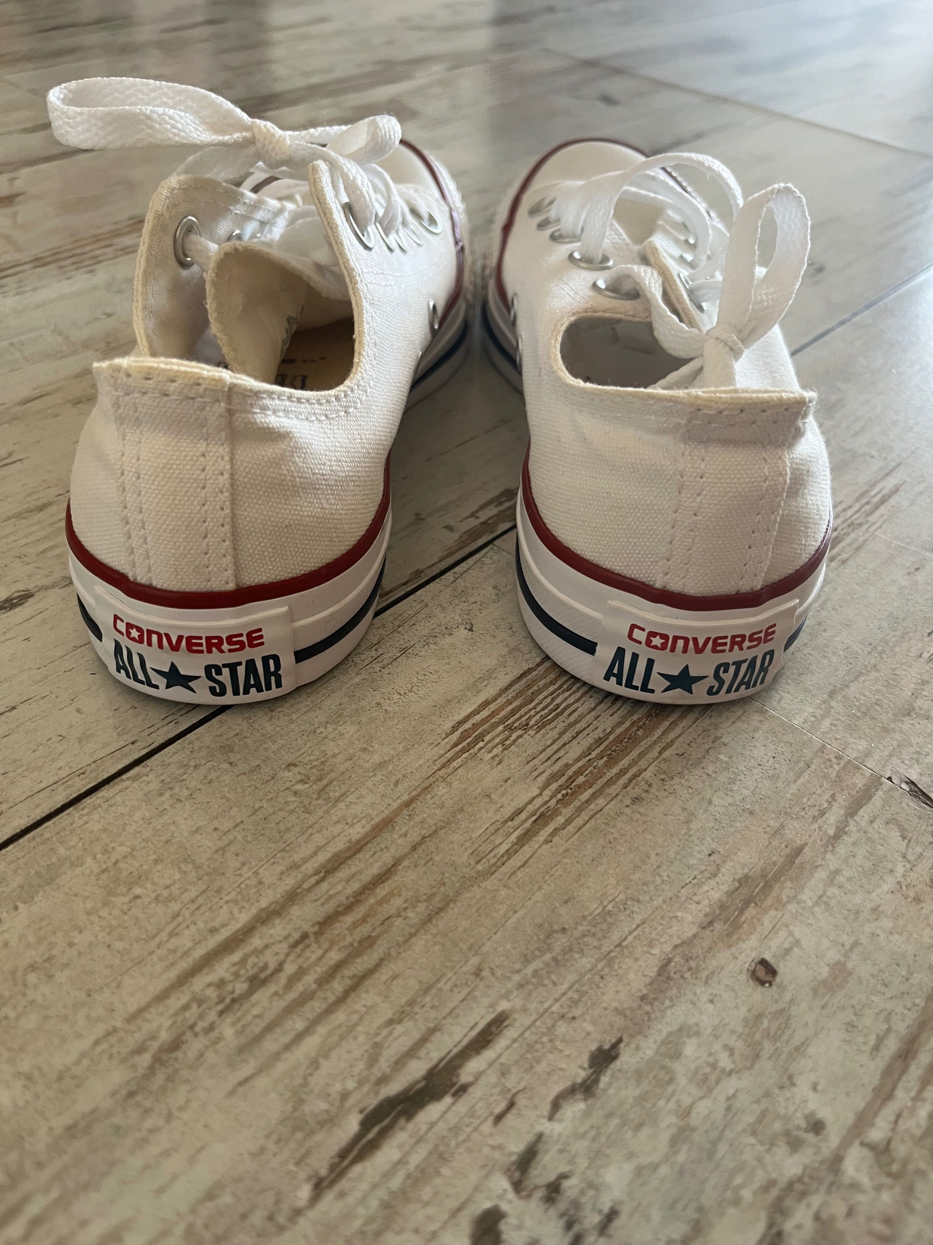 Бели кецове Converse