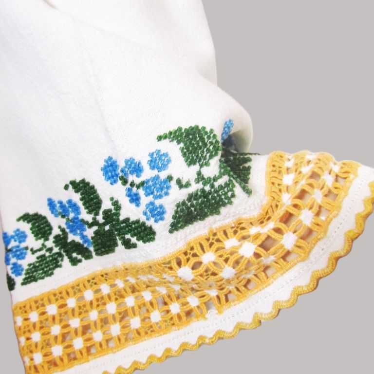 Ie traditionala veche din Moldova lucrata manual cu margele fine M-L