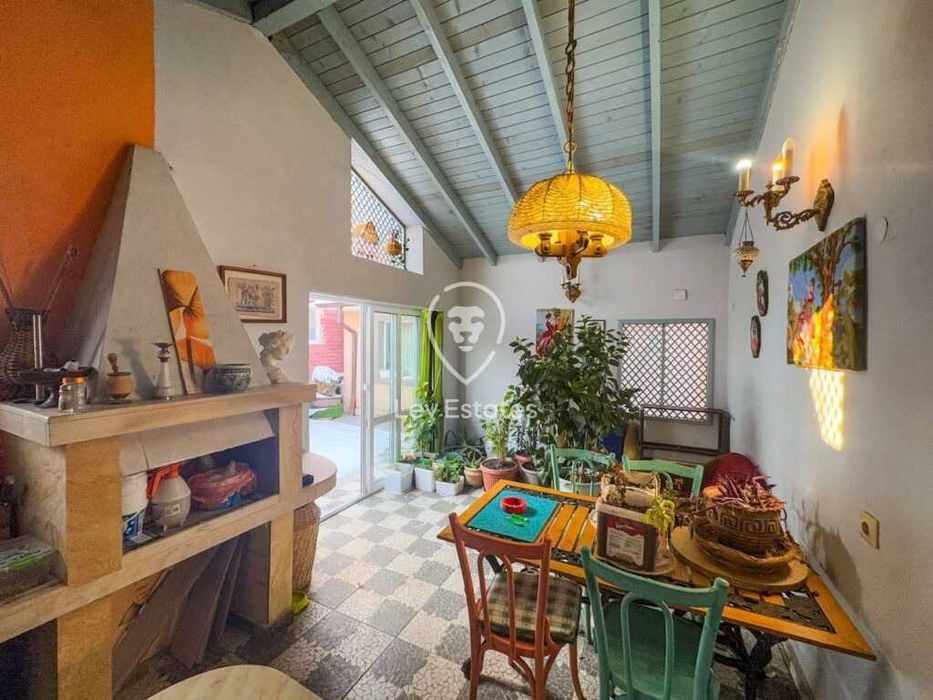 Уютна двуетажна къща с парцел в Средец, област Бургас