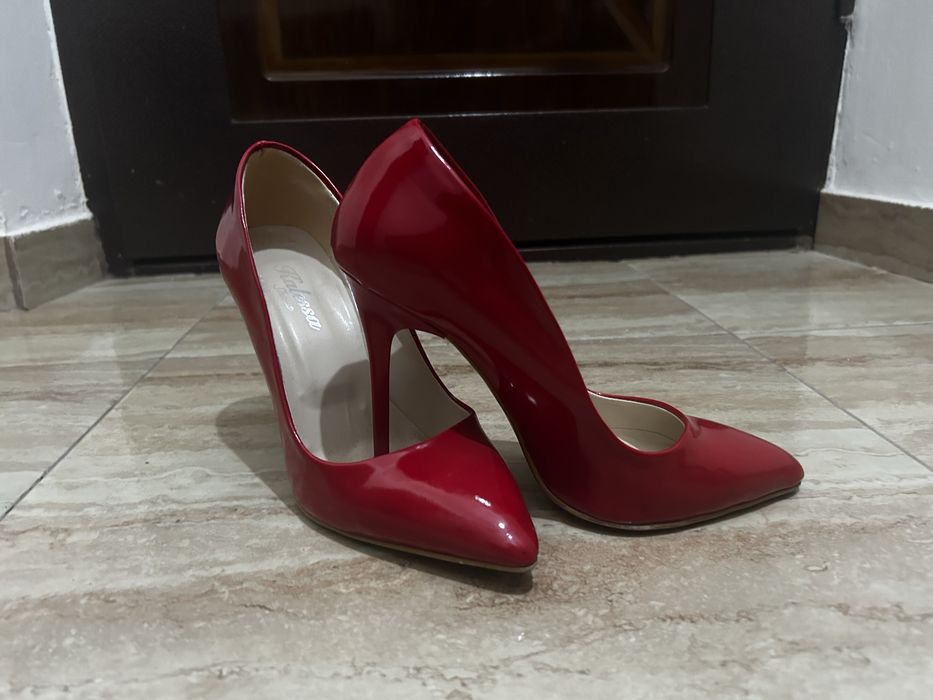 Pantofi stiletto