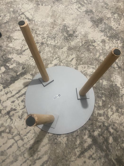 Masuta lemn pictata manual