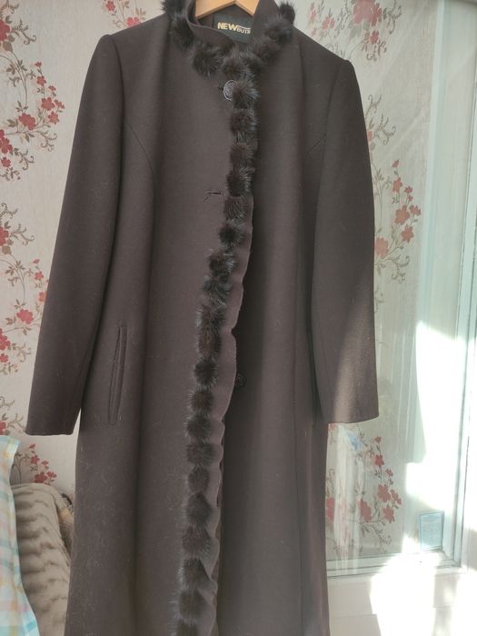 Продам пальто для женщины