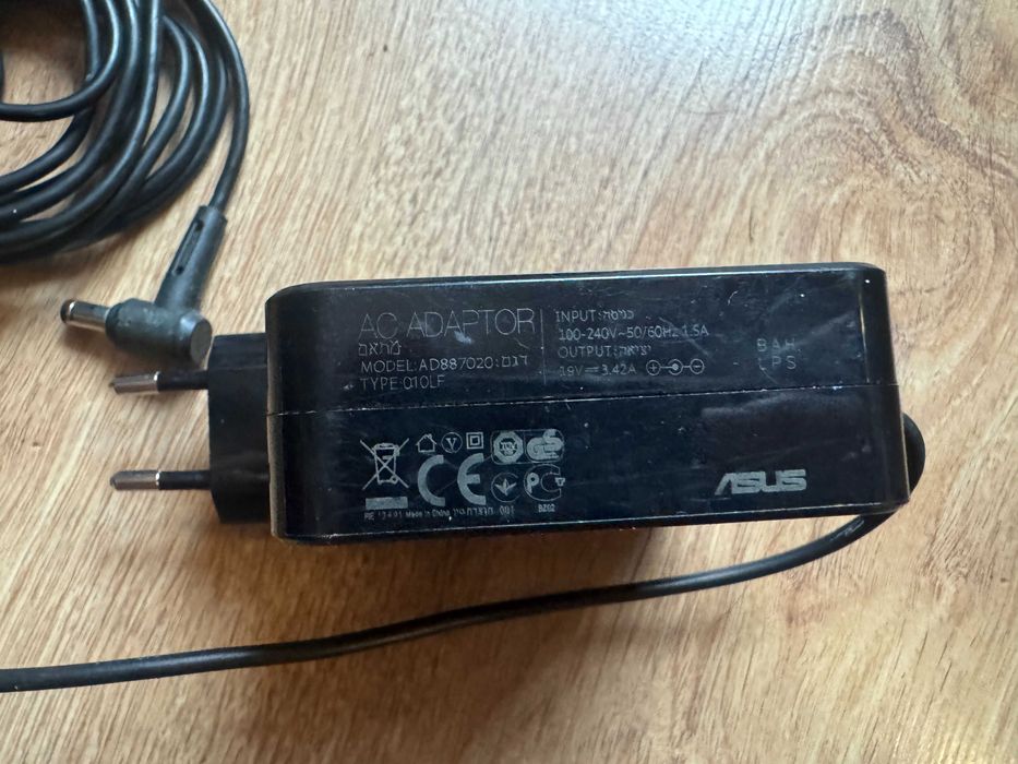 Оригинално зарядно за лаптоп Asus 19V 3.42A AD887020