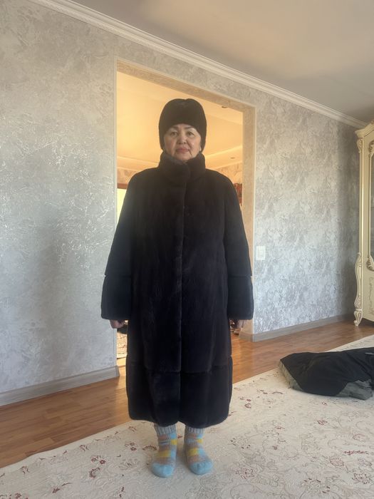 Продам шубу  и шапку в отличном состоянии.