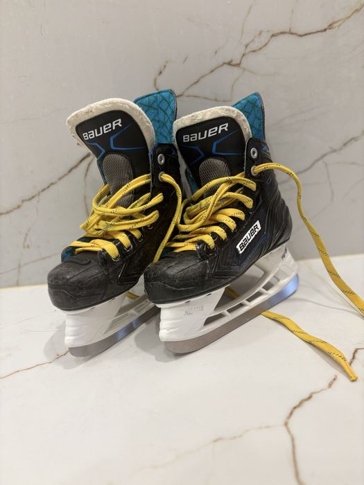 Продам коньки Bauer