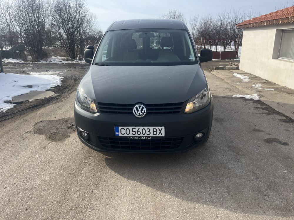 Продавам перфектна баничарка бензин метан! Може и бартер за камионче!!