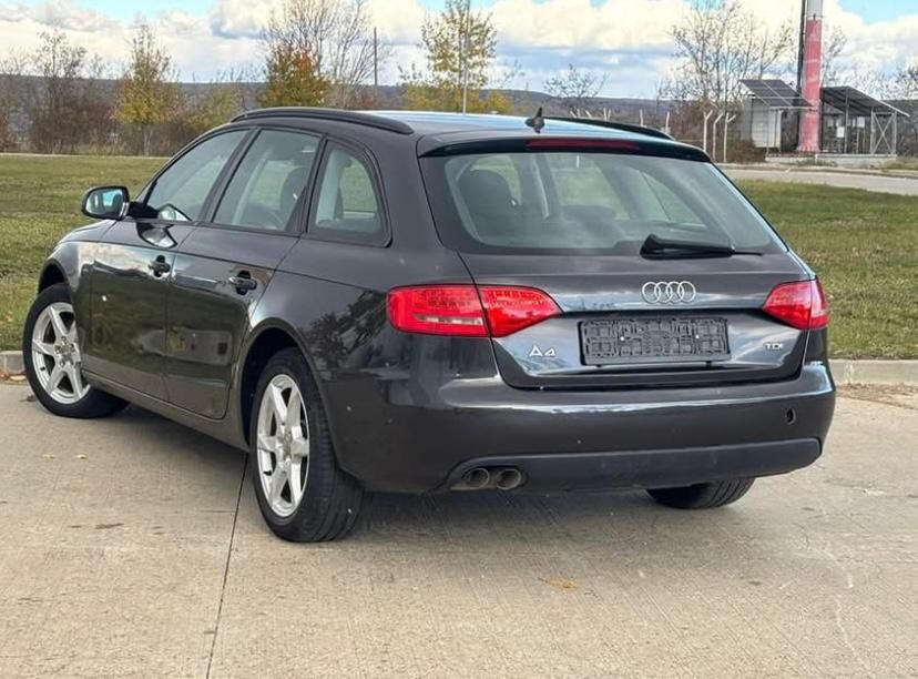 Vând Audi a4 2011