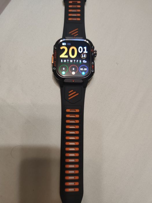 Смарт часовник със силиконова каишка