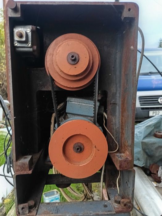 Дървен струг голям с монофазен мотор.