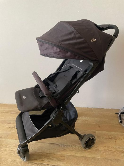 Продам коляску фирмы Joie