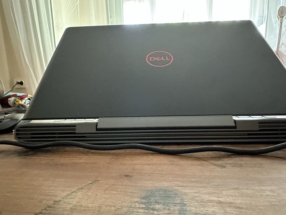 Геймърски лаптоп DELL G5 5587