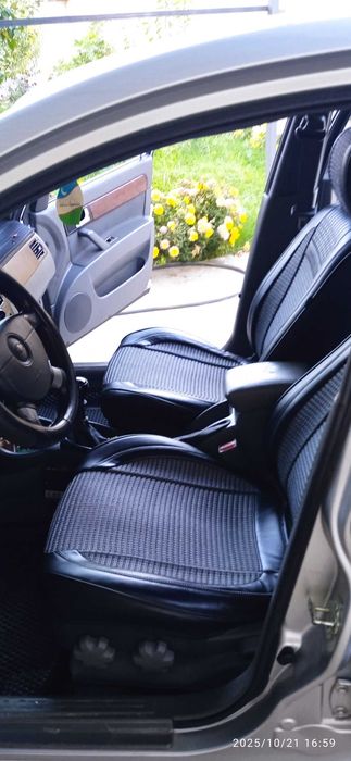 Lacetti 1.8 sotiladi