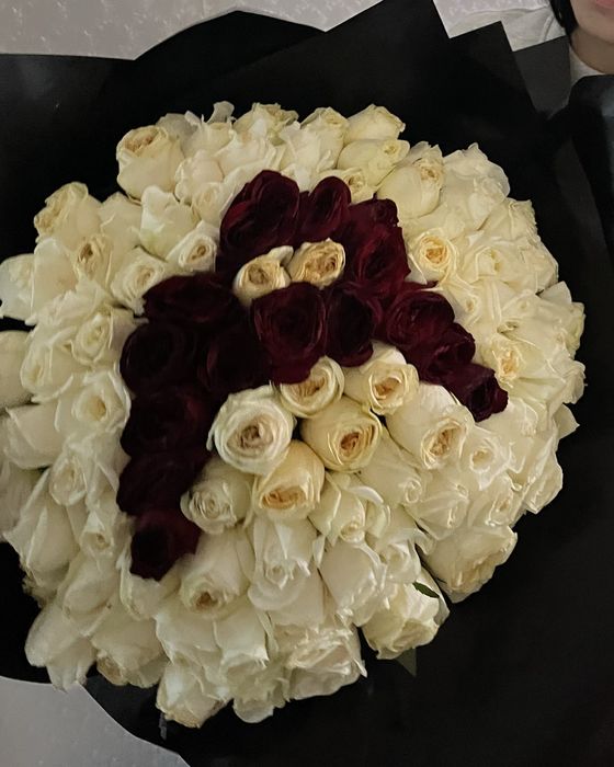 Цветы 101 роза с буквой А