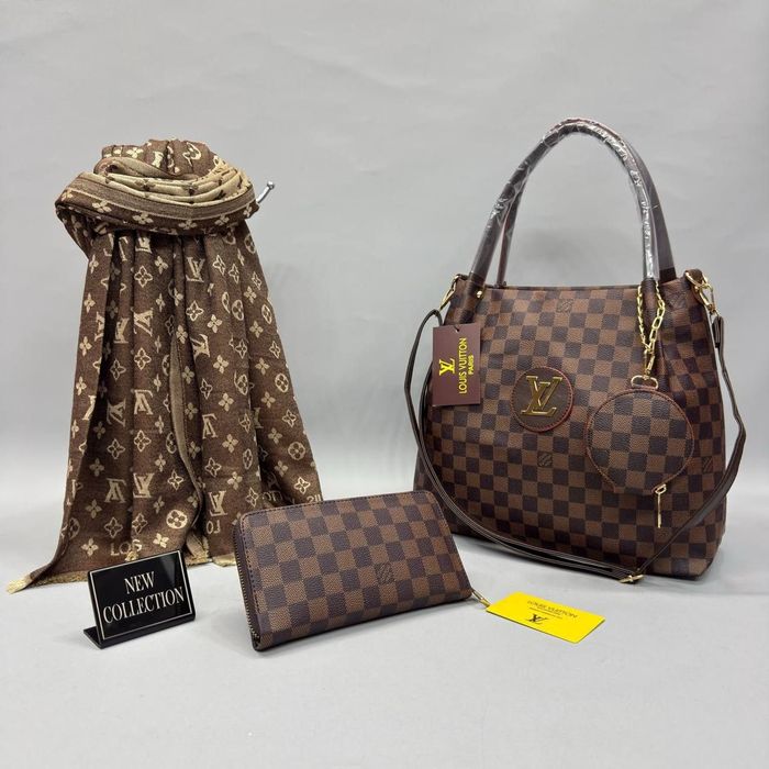 Set poseta esarfa si portofel.