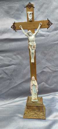 Crucifix din lemn cu soclu