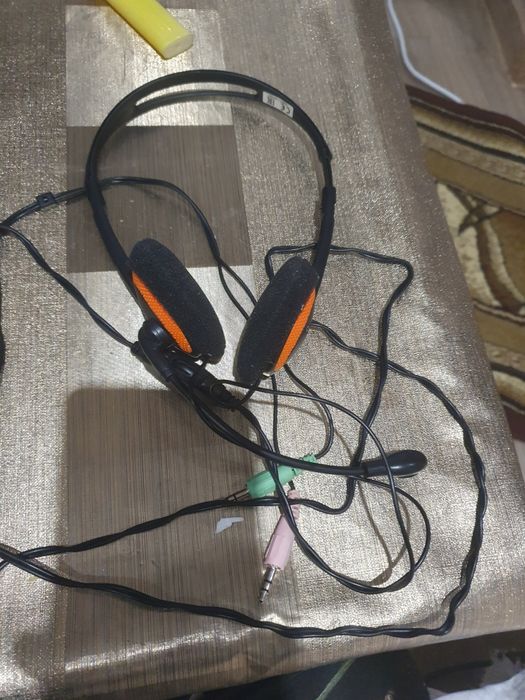 Подарявам слушалки за лаптоп
