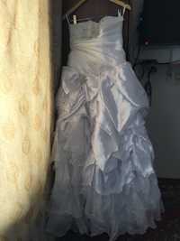 Свадебное платье в отличном состочнии дешево