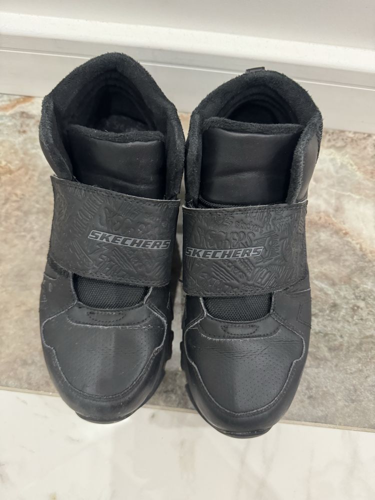 Весенние ботинки 37 размер в идеальном состоянии Skechers