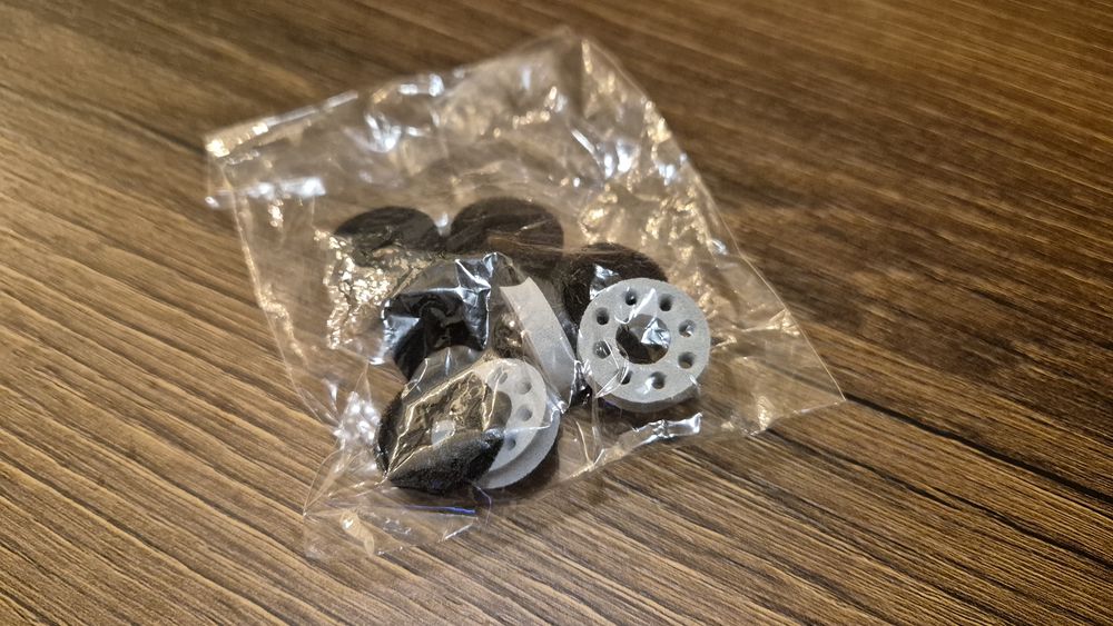 Playstation 4 1TB конзола с два dualshock 4 контролера