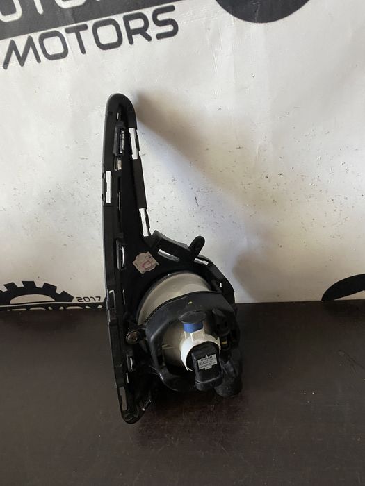 Proiector ceata stanga cu grila Toyota Yaris an 2014-2017