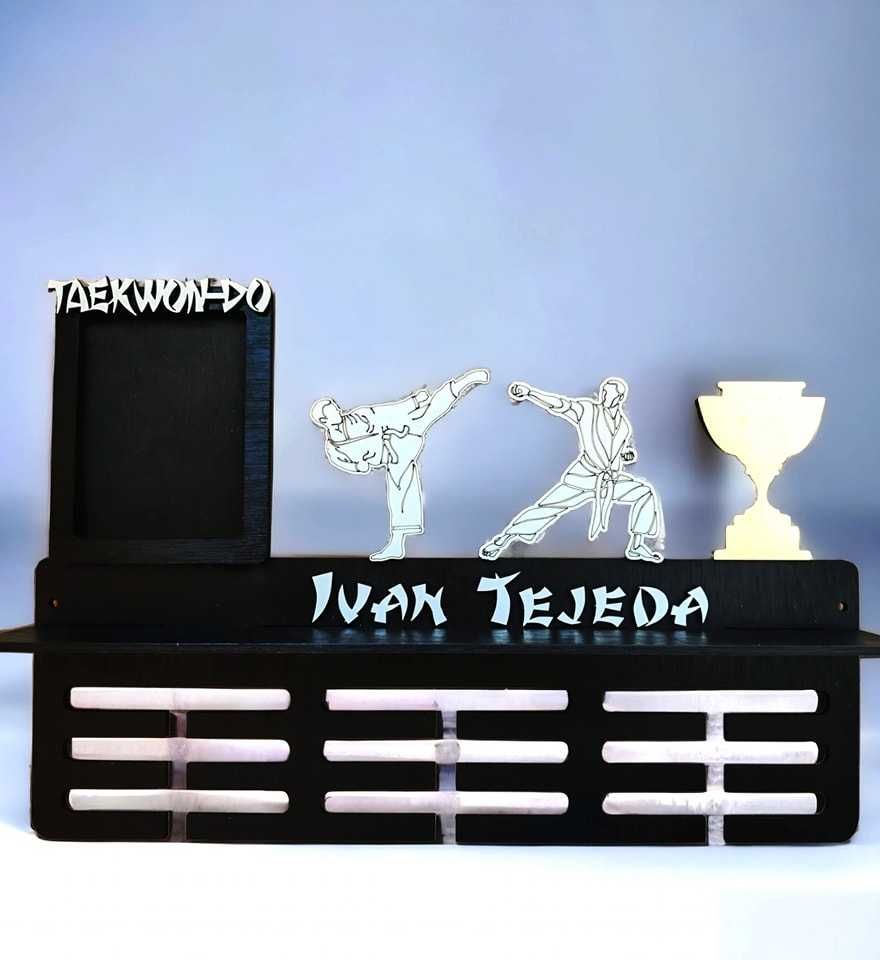 Поставка стойка закачалка за медали Борба Джудо Карате Jiu Jitsu САМБО
