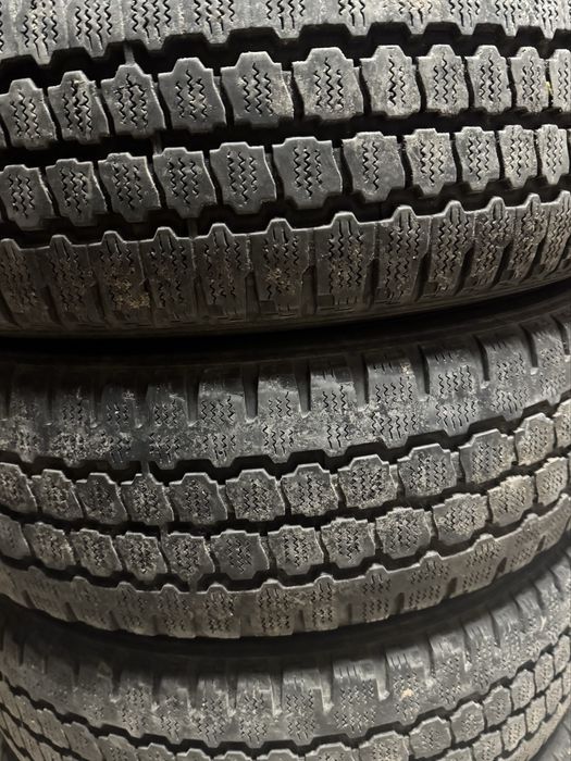 Продам зимние шины Triangle 215/70/R16C