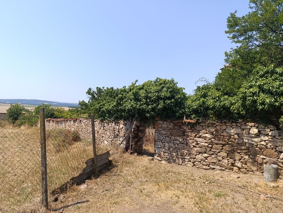 Продавам къща с двор в с.Момино , обл. Хасково