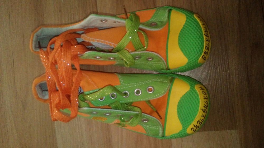 Tenisi colorati din panza, numarul 38