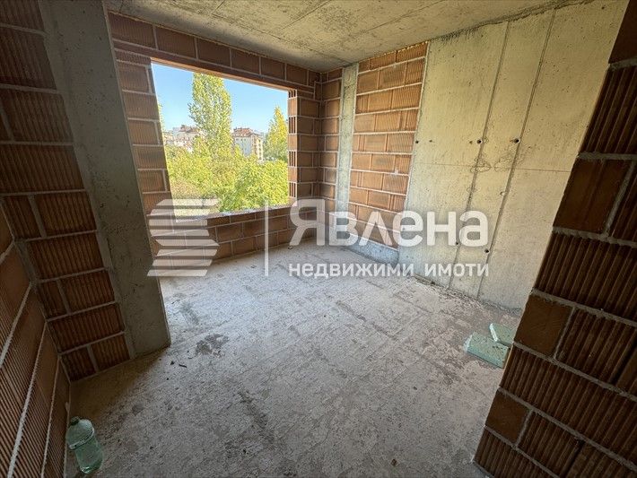 Просторен и слънчев 2-ст апартамент с 70,60 кв.м.