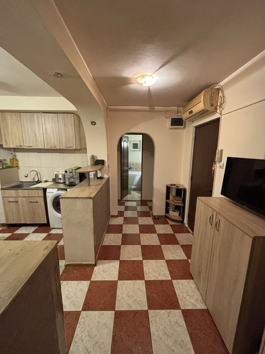 Vând apartament cu 3 camere, decomandat, Amaradia, langa Energetic