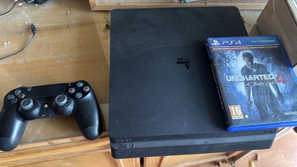 PS4 Slim с Uncharted 4