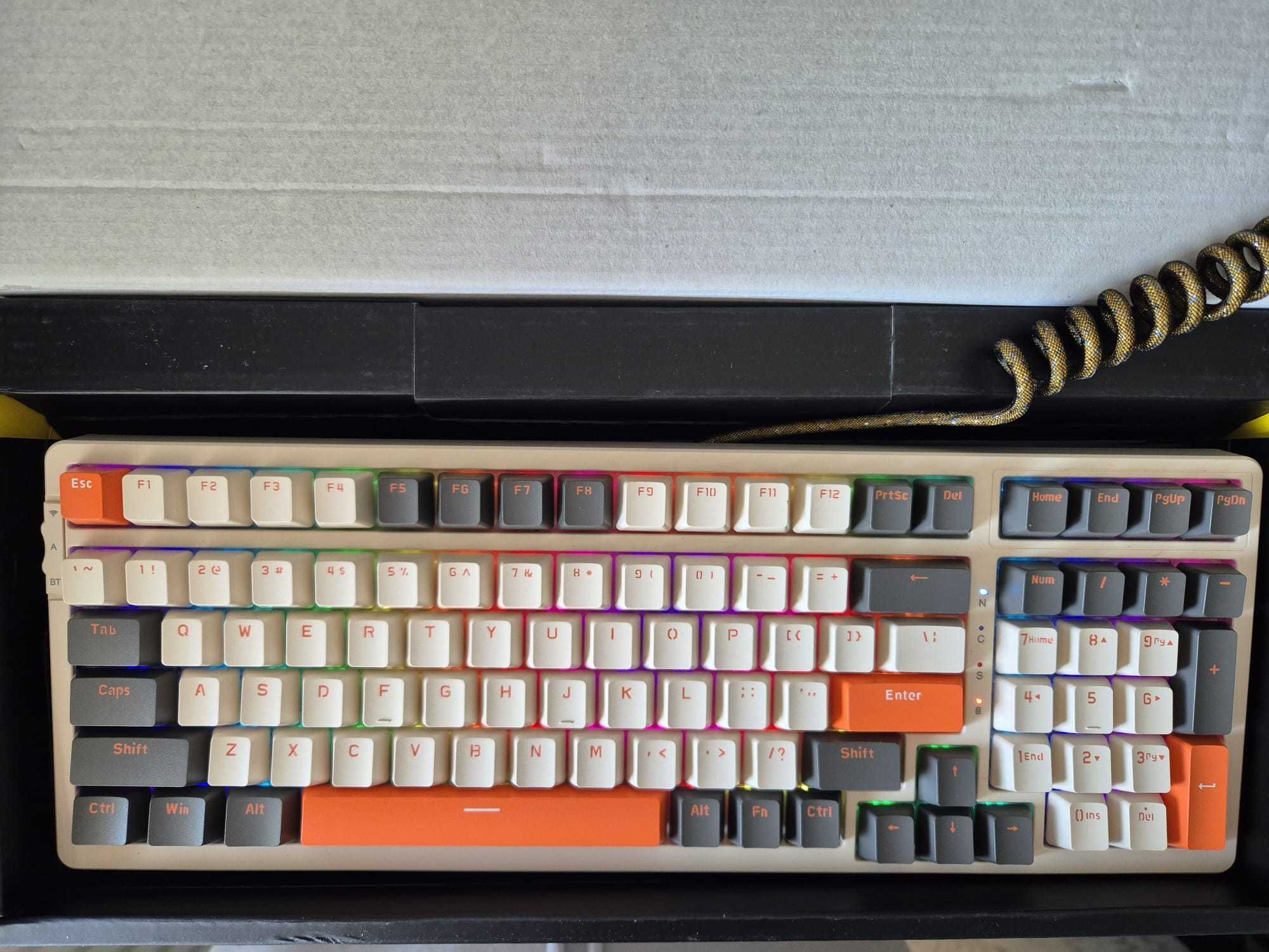 Tastatura Mecanica Attack Shark K98 RGB 2.4G/BT/USB-C