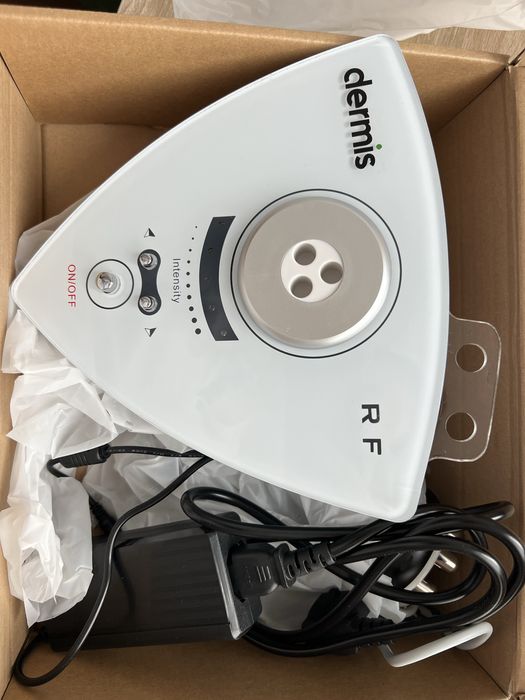 Dermis апарат за радиочестотен лифтинг