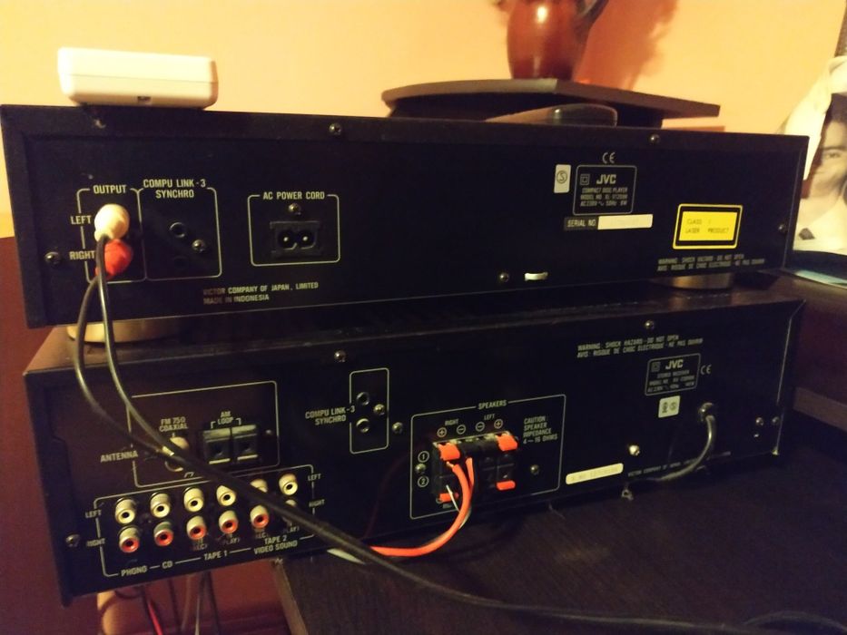 Vand set amplificator +CD player JVC+ 2 boxe Jamo