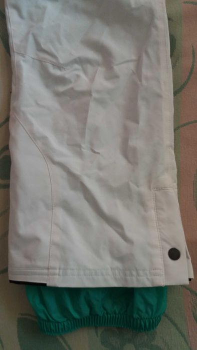 Vand pantaloni de ski pentru dama, albi cu captuseala turcoaz, mar.S
