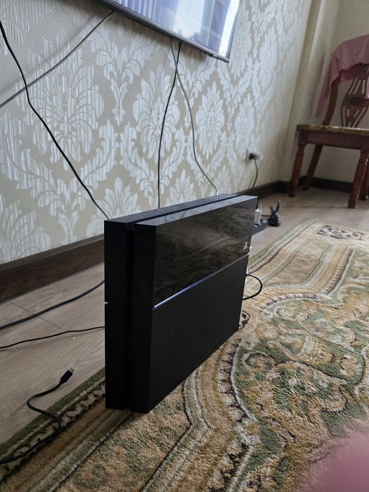 PlayStation 4 в отличном состоянии