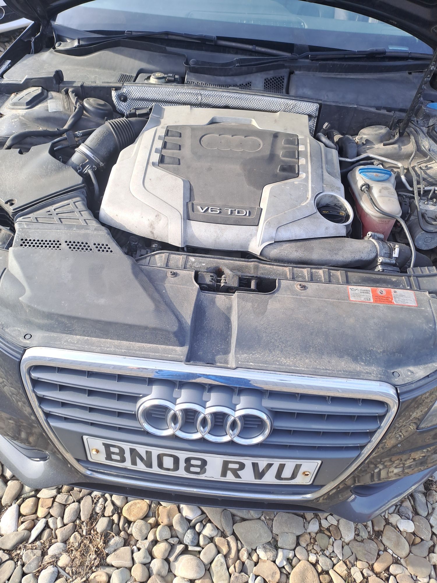 Vând Motor Audi A4 B8 2.7 TDI CGKA ,Motorul este pe mașină!