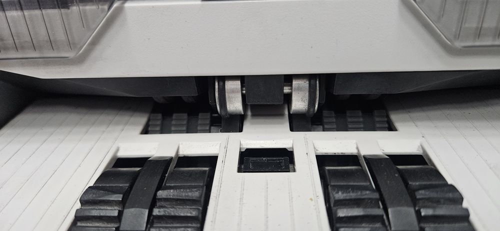 Masina de numarat bancnote Glory GFS120