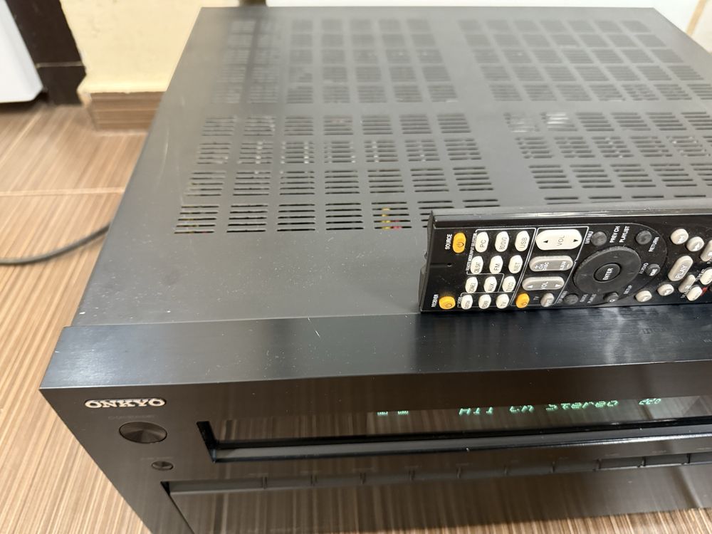 Onkyo TX-NR818 resiver