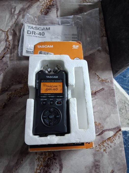 Vând TASCAM dr.40