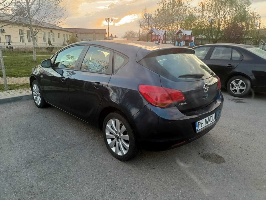Opel Astra J 1.6 Mpi 2011 face presiune in vasul de expansiune