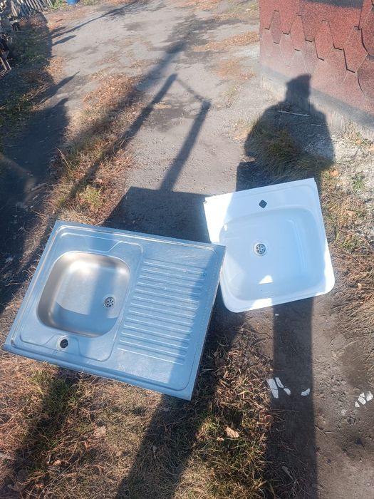 Раковины одна б/у вторая новая