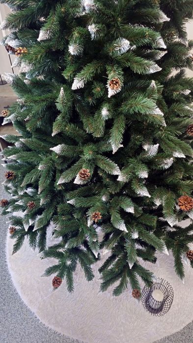 Brad artificial cu zapada si conuri, Danemark, 2D, 220cm