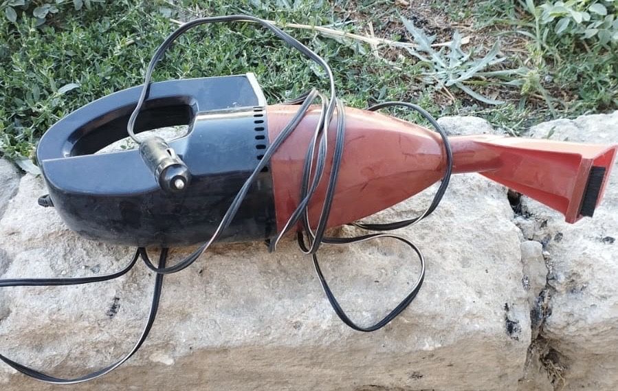 Автопылесос на 12 вольт от прикуривателя автомобиля.