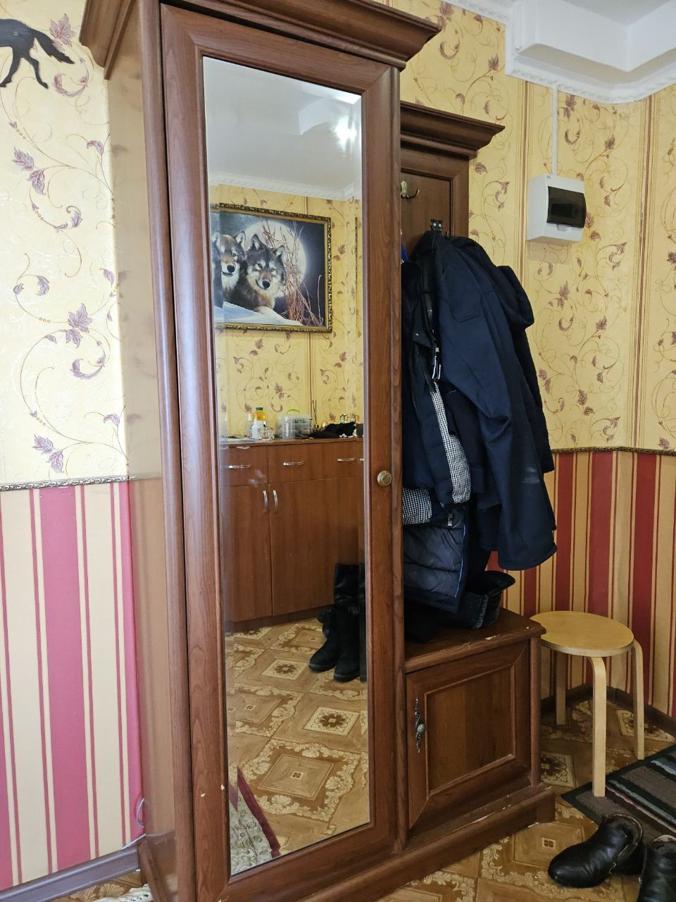 Прихожая с зеркалом