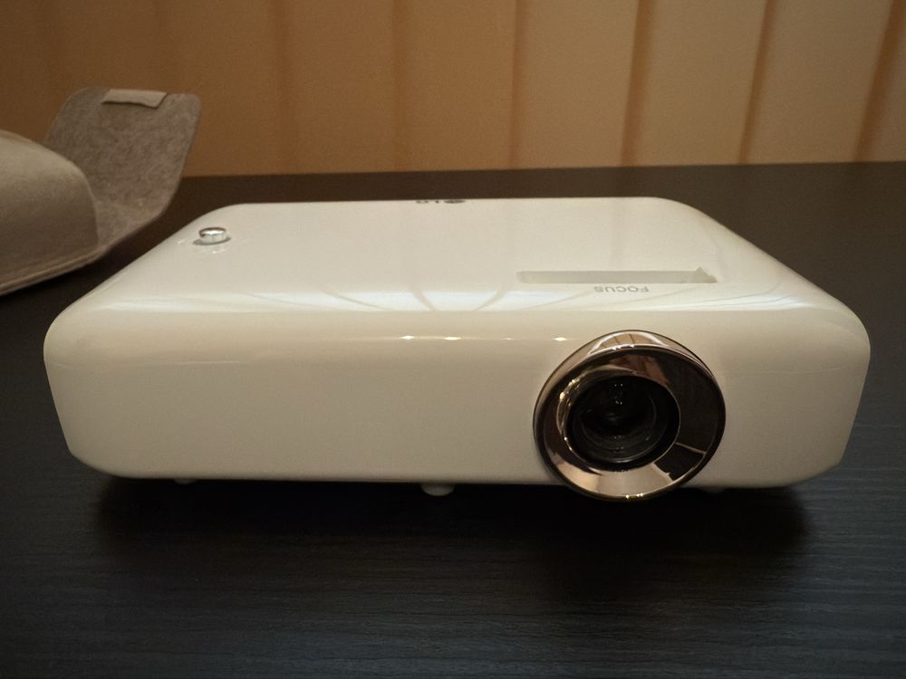 Vand proiector portabil LG PH550G LED