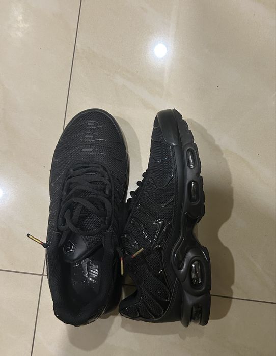 Nike air tn culoarea neagra