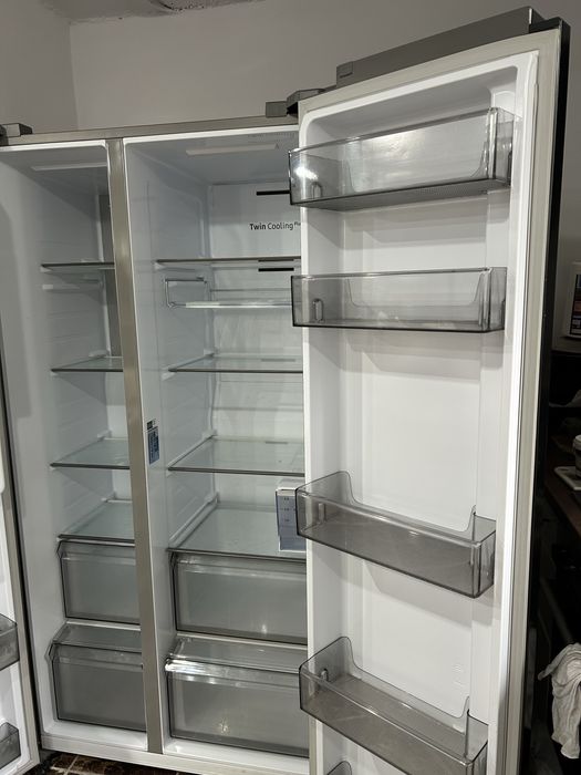 Frigider Samsung Side by side NeoFrost 634L