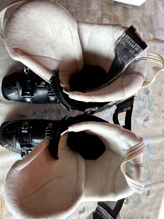 Schiuri -pachet fain pentru schioare!