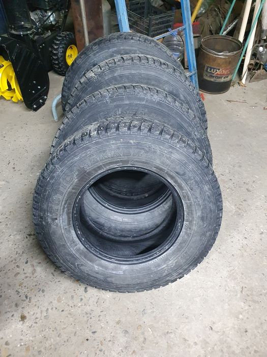 Продам автошины 235/75/15